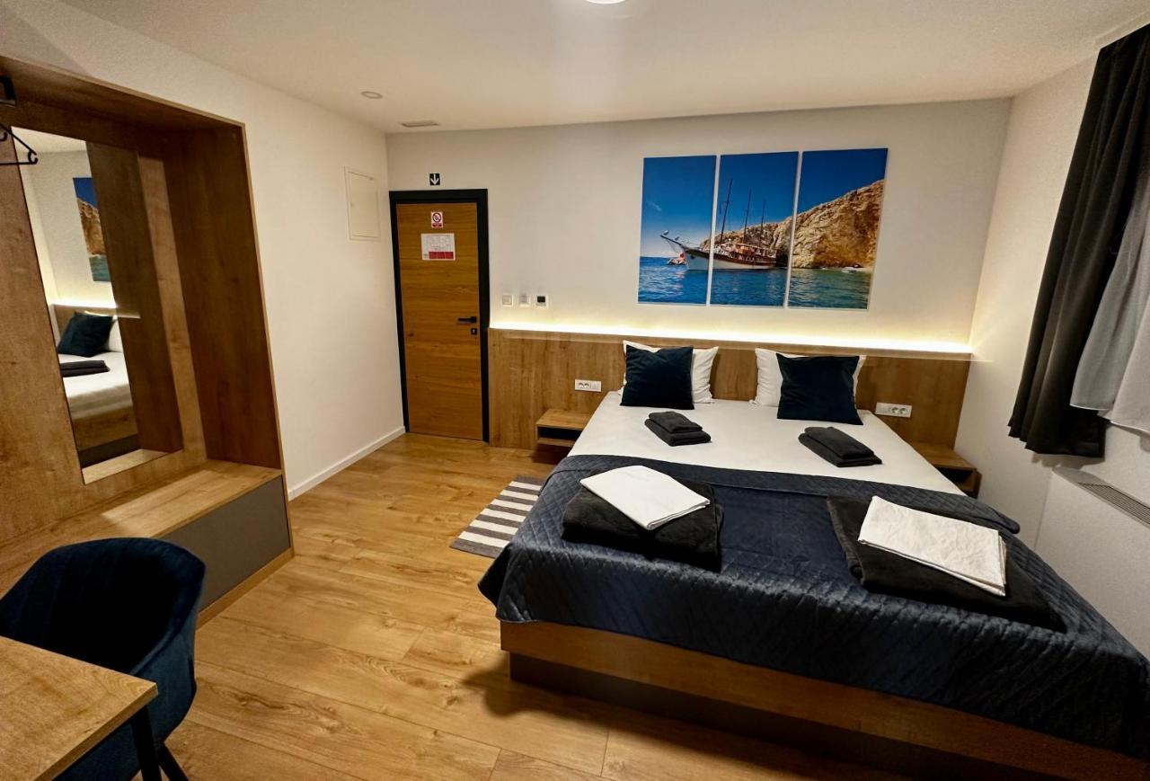 Rooms Slavonski Brod Eksteriør billede